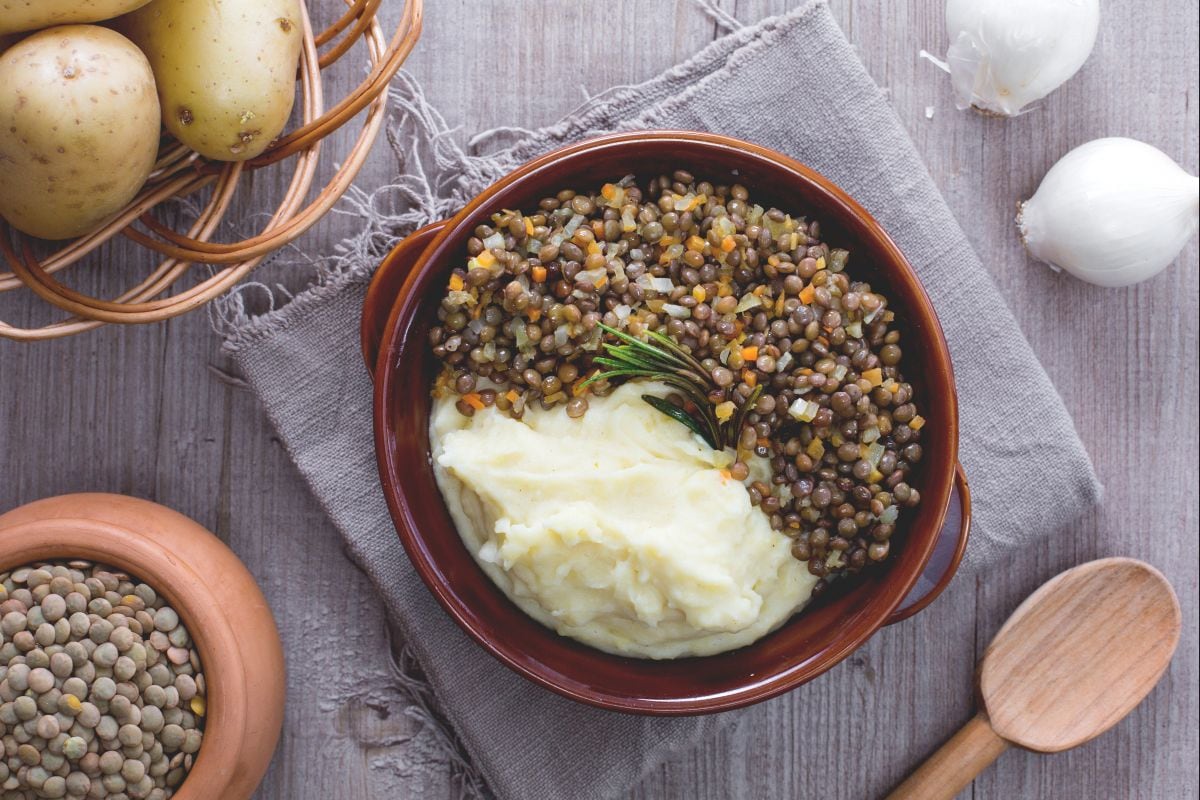 Mashed potatoes and lentils