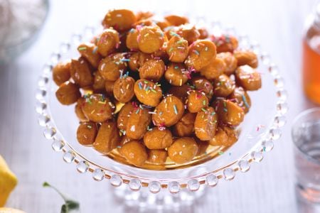 Pignolata with honey