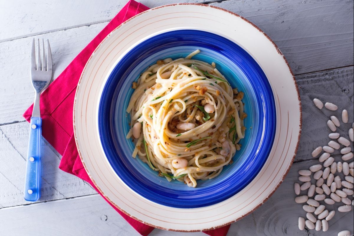 Bavette with cannellini cream, arugula, and breadcrumbs
