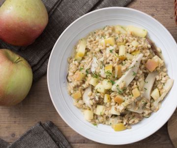 Barley with mushrooms and apples