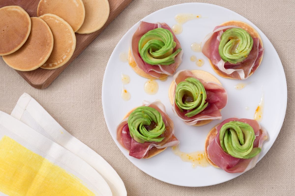 Raw starter and avocado