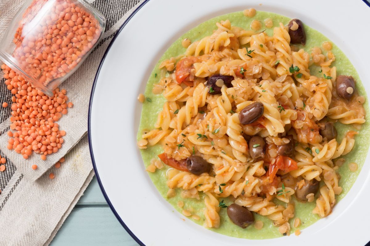 Pasta with lentils and Brussels sprouts