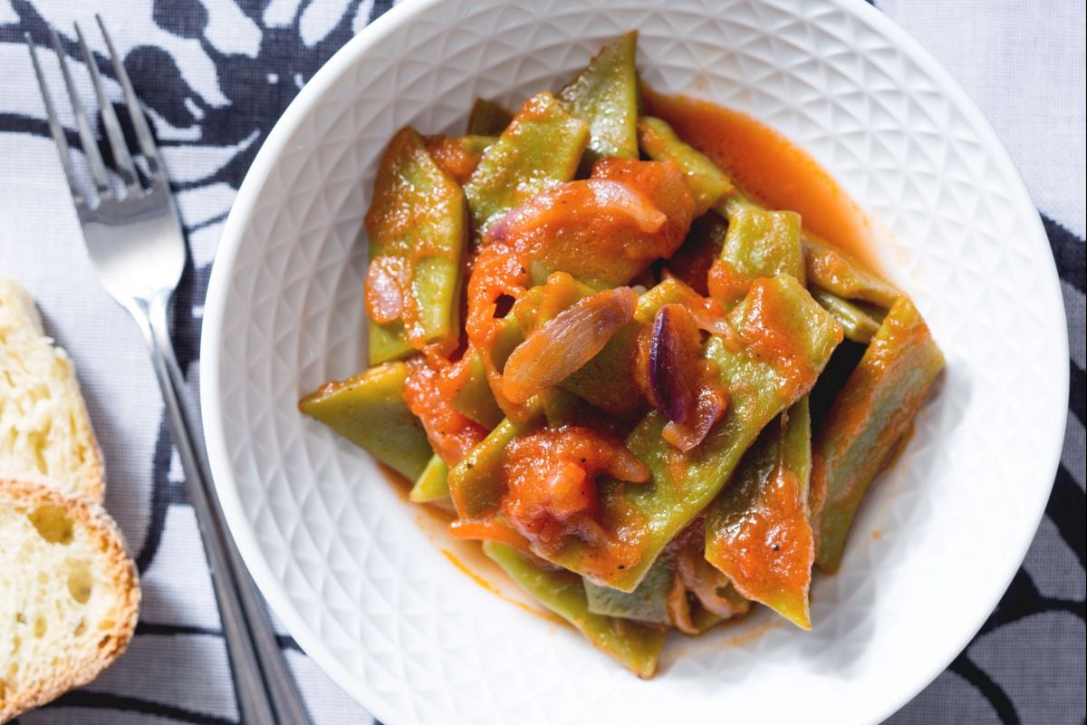Flat beans with tomato