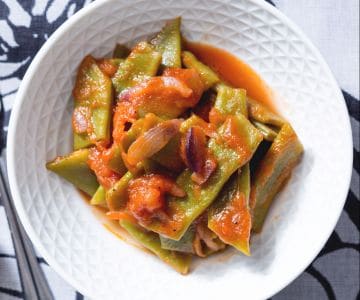 Flat beans with tomato
