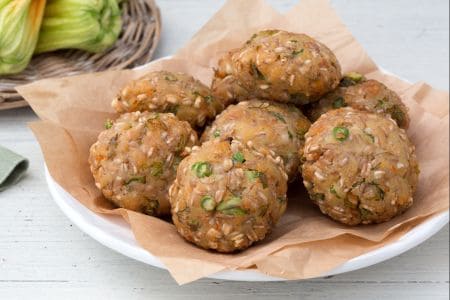 Spelt balls with ricotta and vegetables
