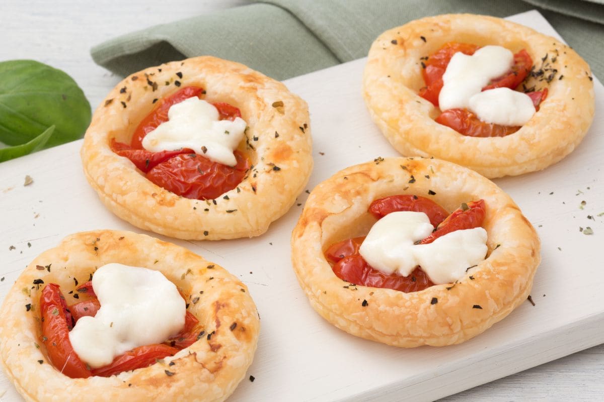 Caprese puffs