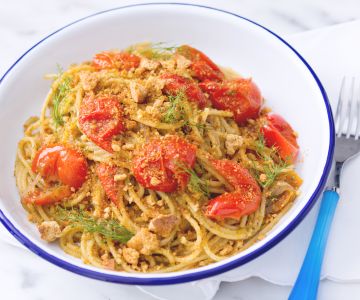 Pasta with tomatoes and frisella