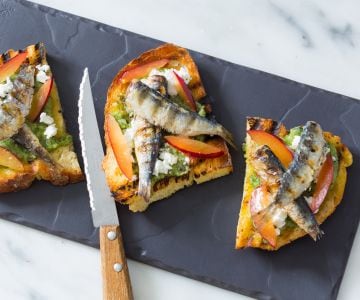 Bruschetta with herb pesto and grilled sardines