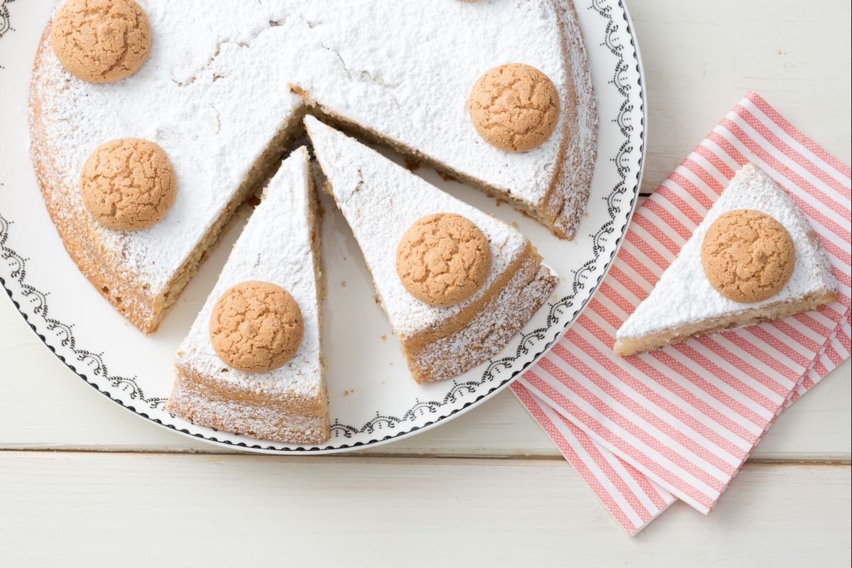 Amaretti Cake