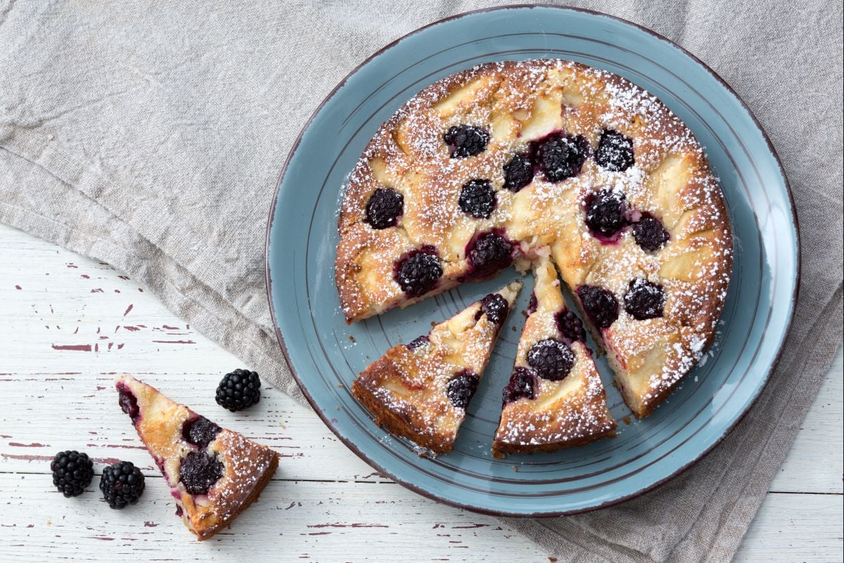 Gluten-free apple and blackberry cake