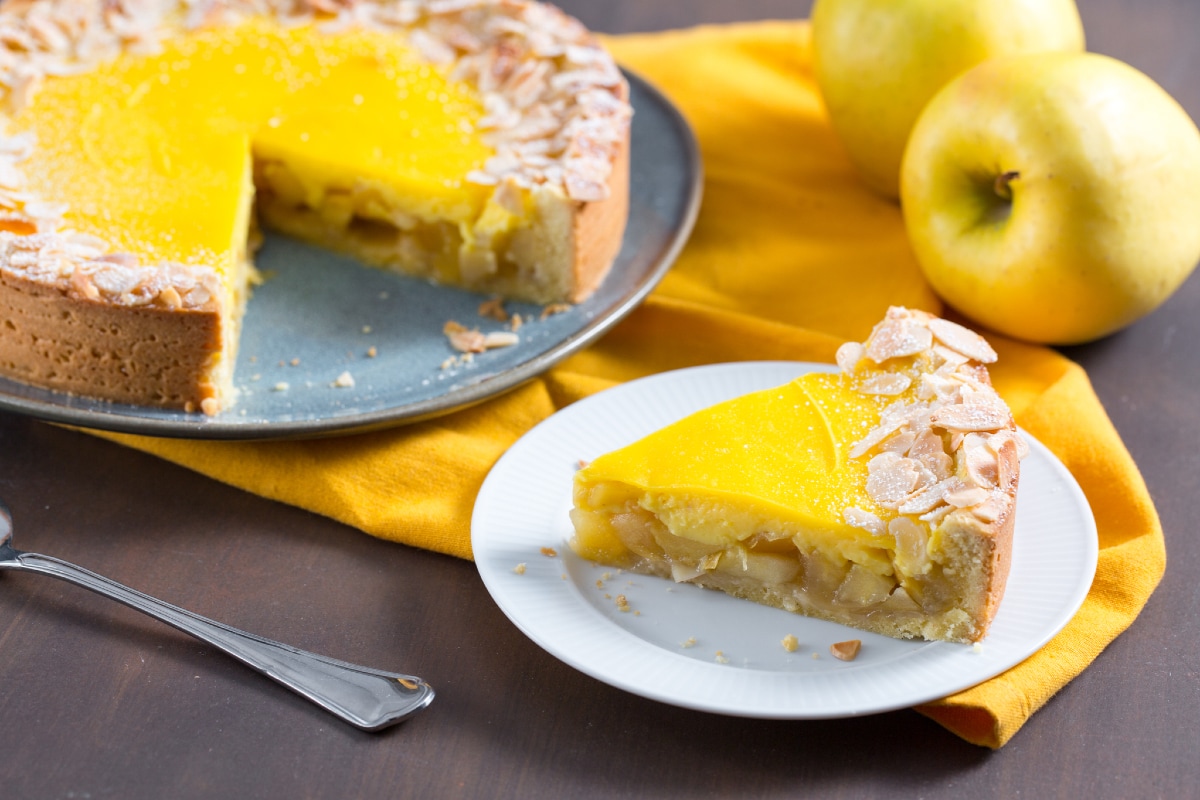 Apple and cream tart