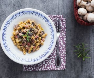 Pasta with mushrooms and beans