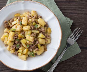 Gnocchi with sausage and apples