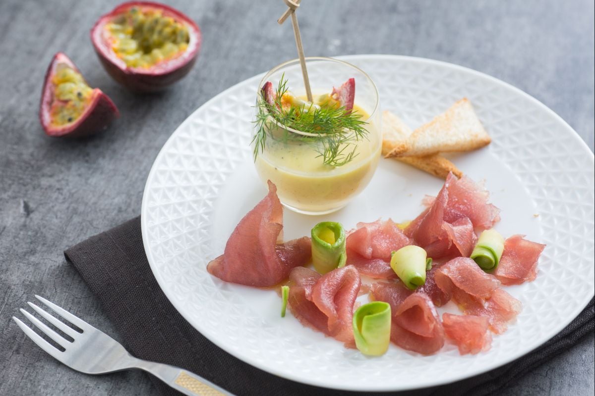 Tuna carpaccio with passion fruit sauce