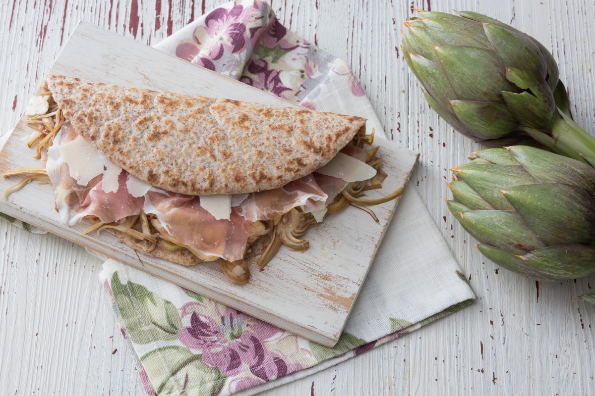 Piadina culatello and artichokes