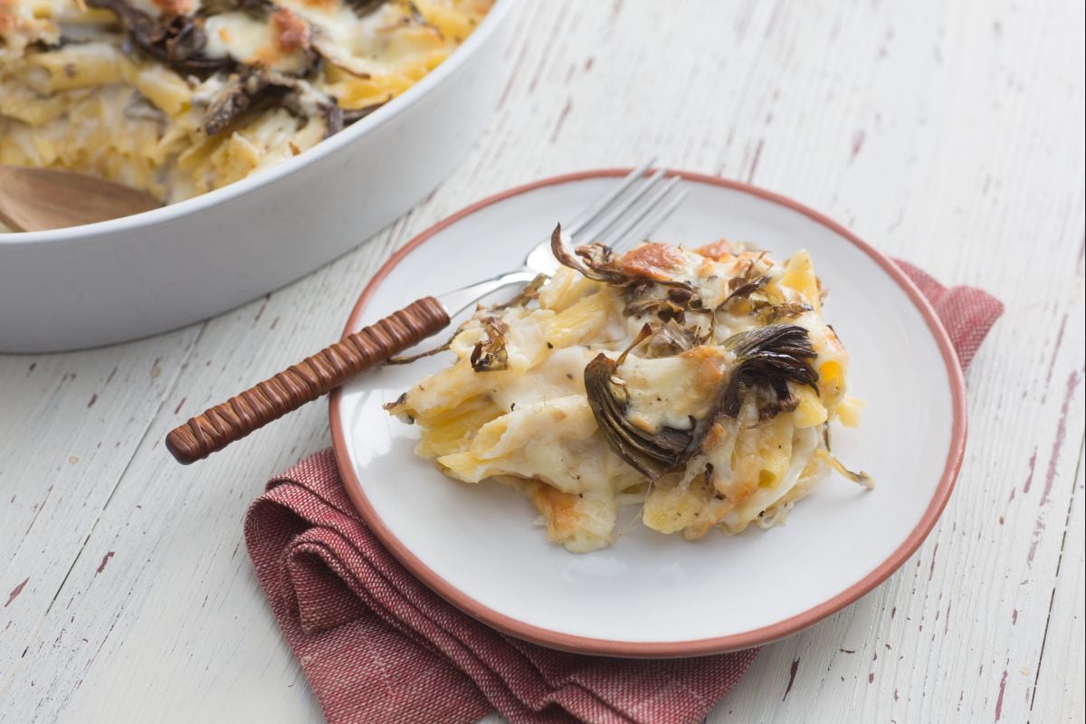 Baked pasta with artichokes and scamorza cheese