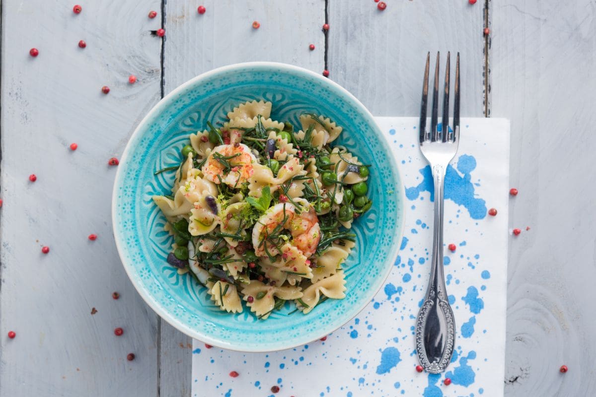Pasta salad with agretti and prawns