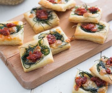 Puff pastries with agretti and nduja