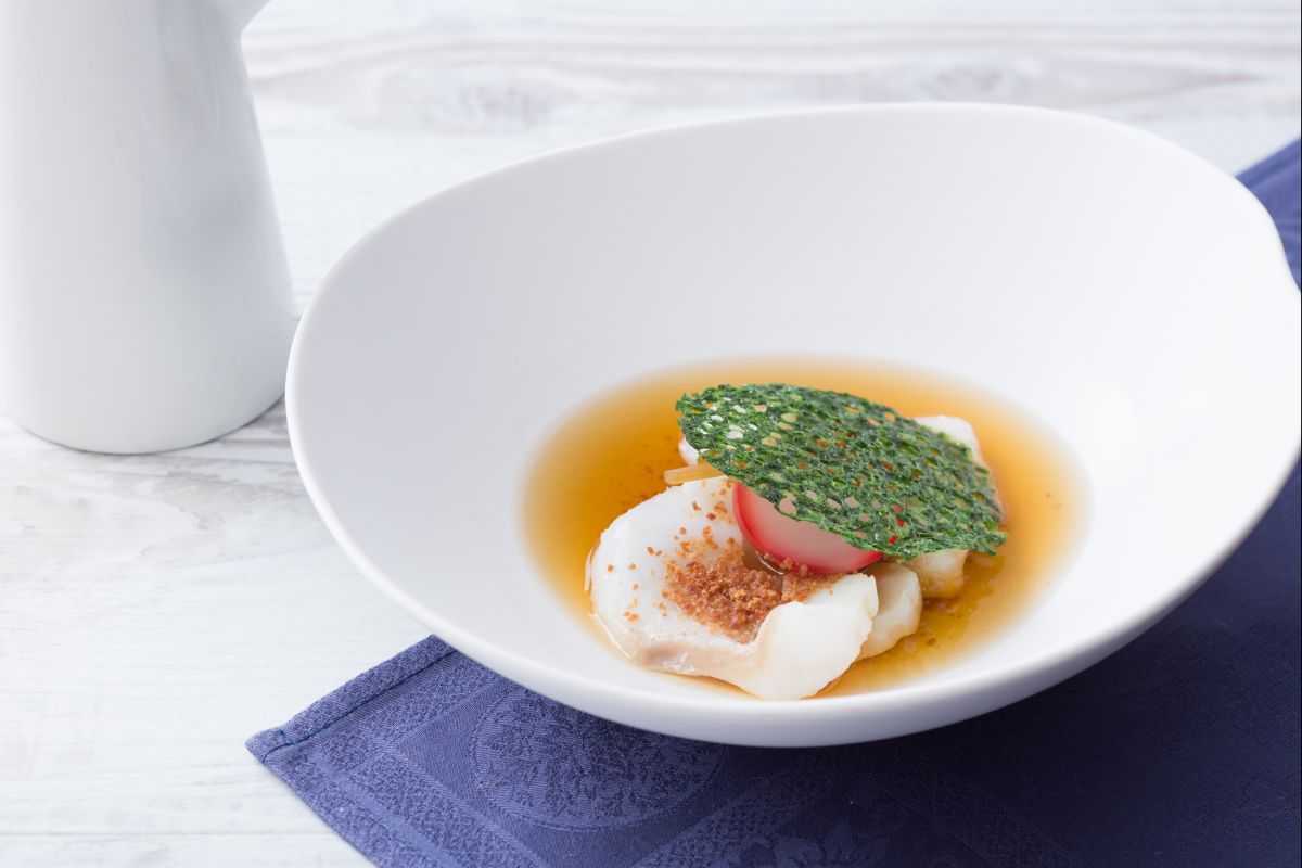 Ham broth, flaky cod with crispy bread and radishes