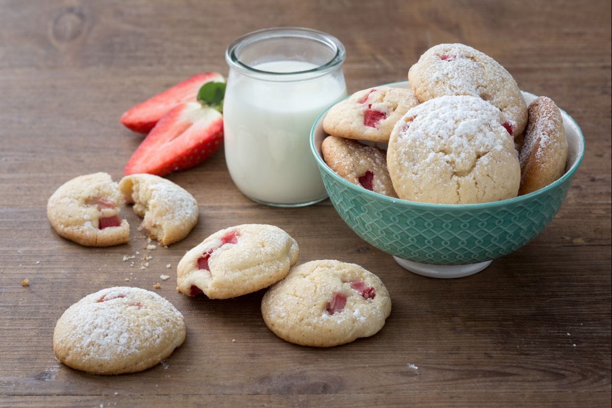 Soft strawberry cookies