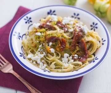 Pasta with zucchini flowers and feta