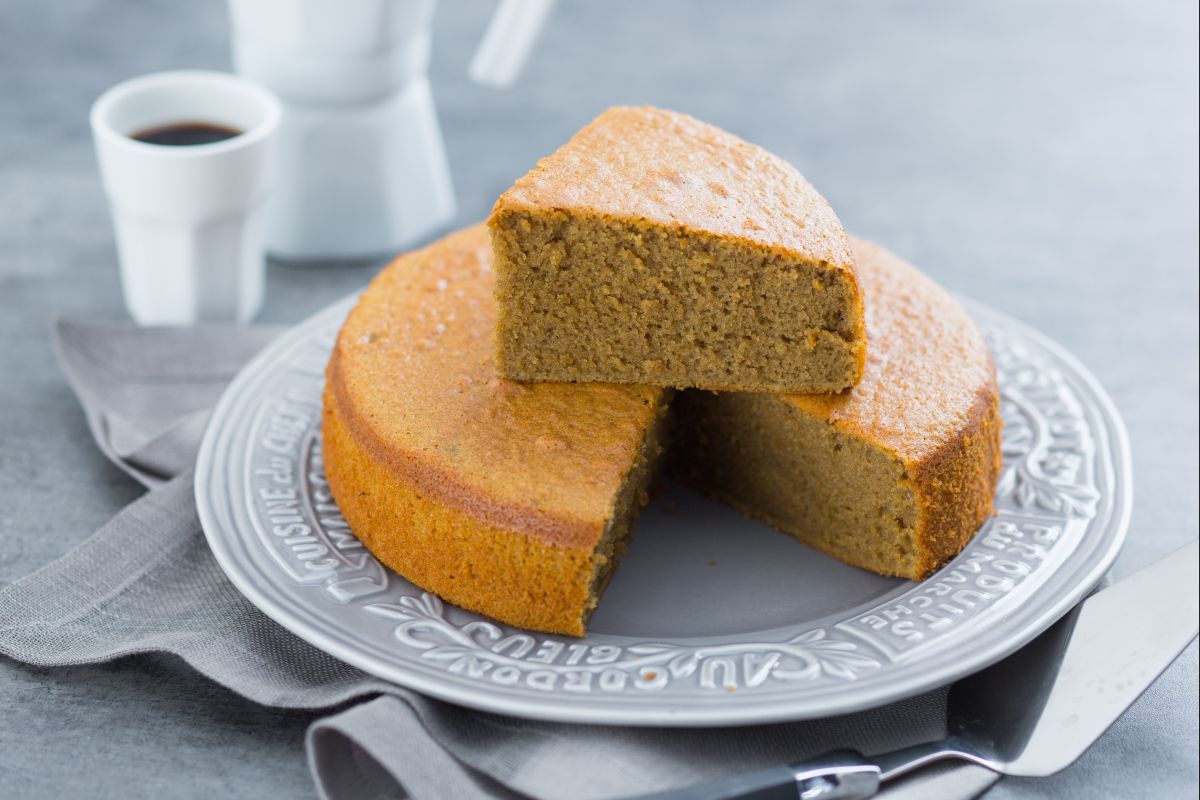 Hot milk and coffee cake