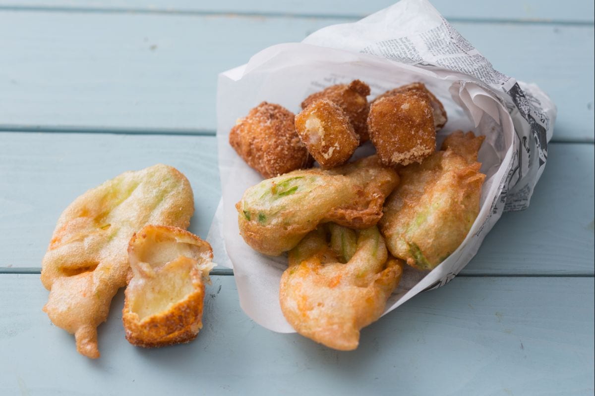 Cuoppo di cheese and flowers