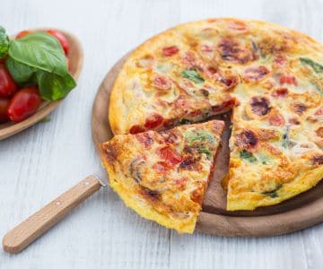 Omelette with tomatoes and basil