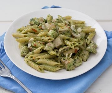 Pasta with pesto and fresh tuna