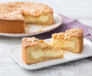 Soft tart with cream