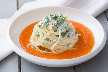 Pasta with ricotta, green beans, and fresh tomatoes