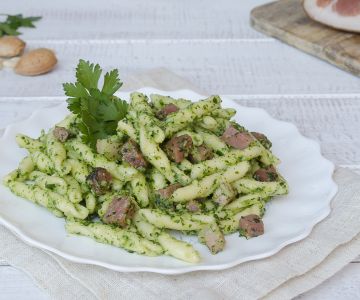 Pasta with parsley pesto and speck