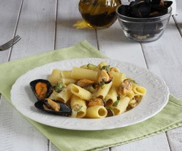 Pasta with zucchini, mussels, and pecorino