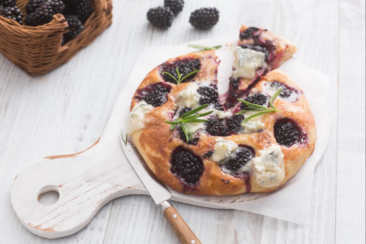 Quick blackberry and gorgonzola flatbreads