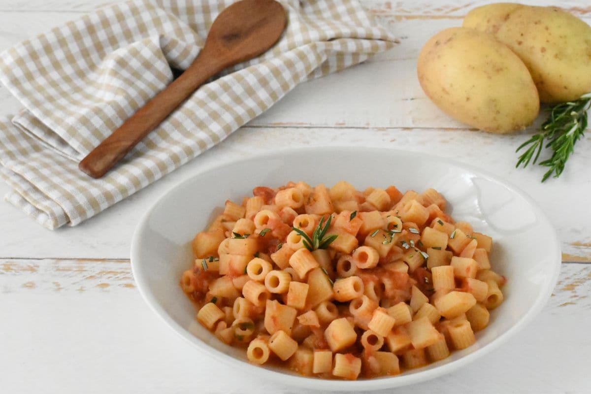 Pasta with onions and potatoes