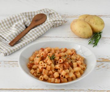 Pasta with onions and potatoes