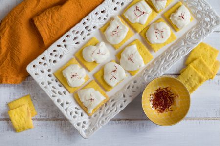 Saffron Crackers