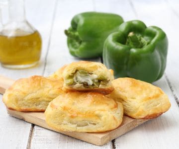 Puff Pastries with Peppers and Gorgonzola