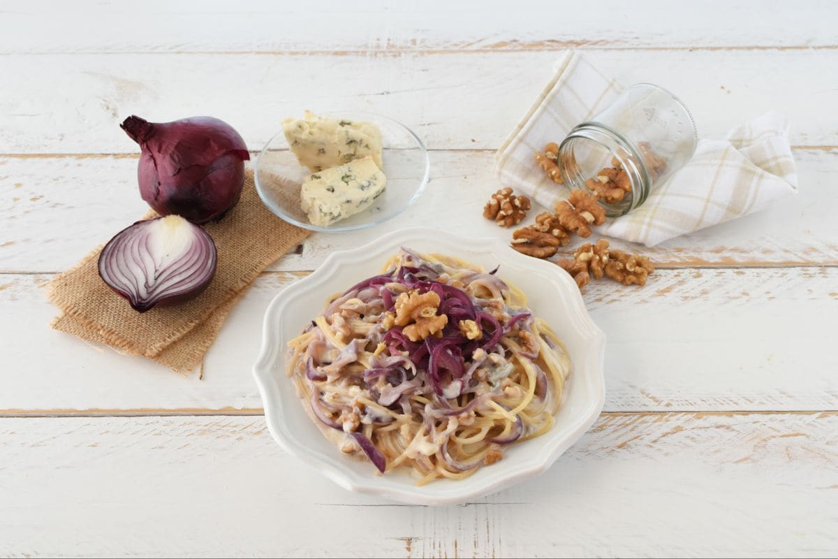 Spaghetti with red onions, walnuts, and gorgonzola