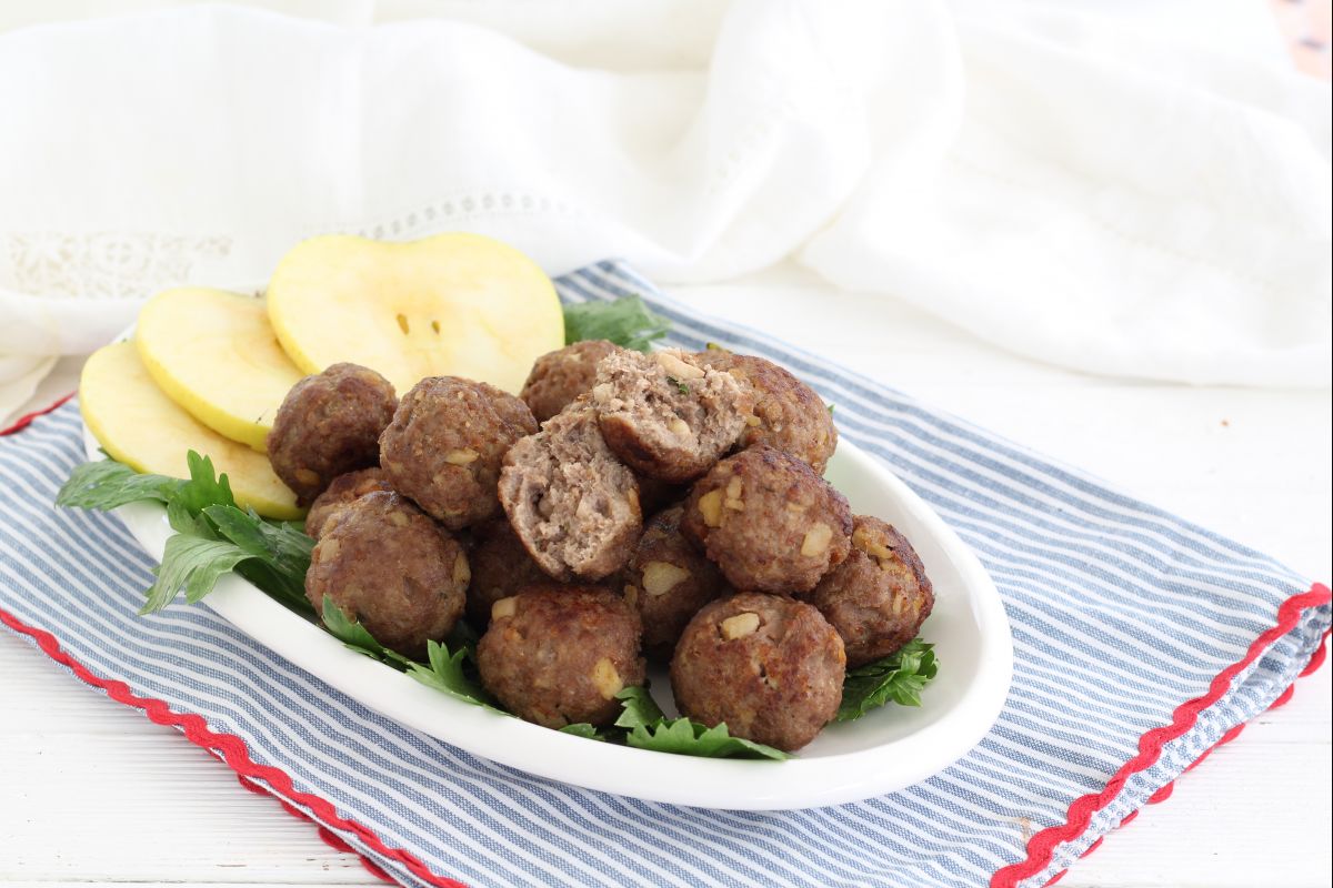 Meatballs with Meat and Apples