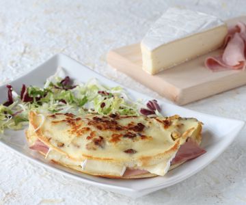 Potato crepes with brie and ham