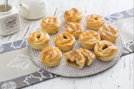 Rose-shaped Brioche Bread