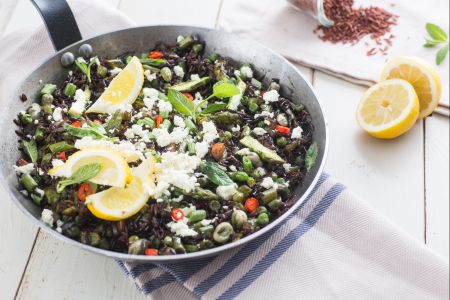 One-pot vegetarian red rice paella