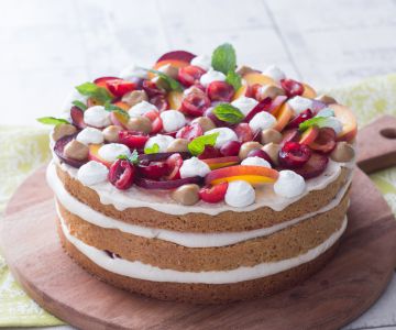 Summer cake with whole wheat sponge cake