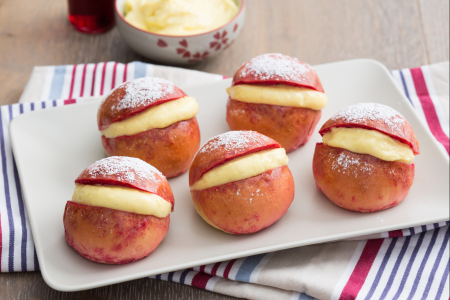 Wolf's mouths with cream