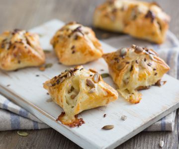 Pouches with lentils, sausage and cheese