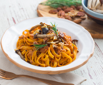 Tagliatelle with mushroom and dried fruit ragout