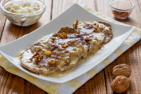 Gorgonzola scaloppine with walnuts and cocoa