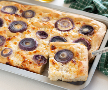 Focaccia with onions and stracchino