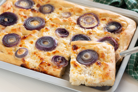 Focaccia with onions and stracchino